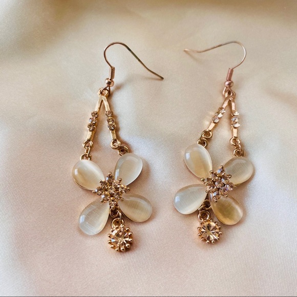 Vintage Jewelry - Shell Light Rhinestone Rose Gold Earrings
